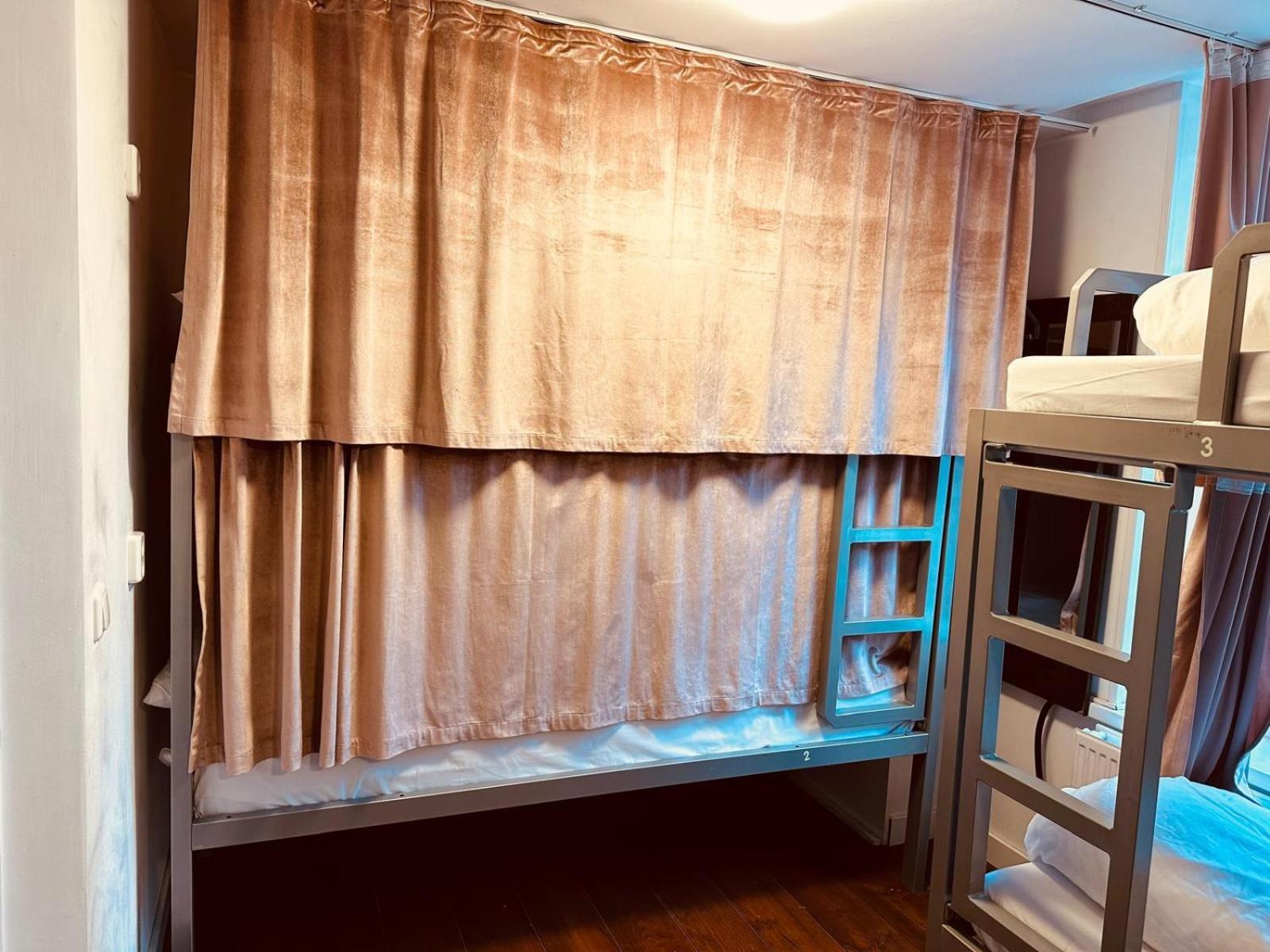 Room Mate Hostel Amsterdam זנדאם מראה חיצוני תמונה